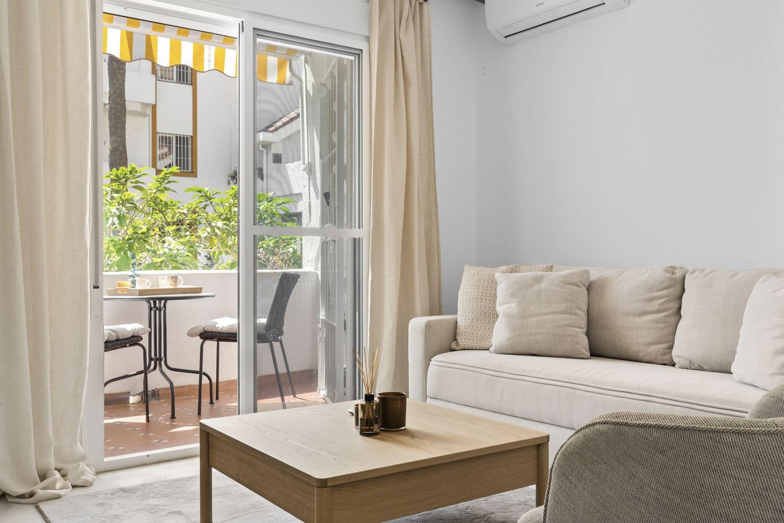 Apartamento de 2 habitaciones en Nueva Andalucia en venta - 350.000 € (Ref: 9796336)