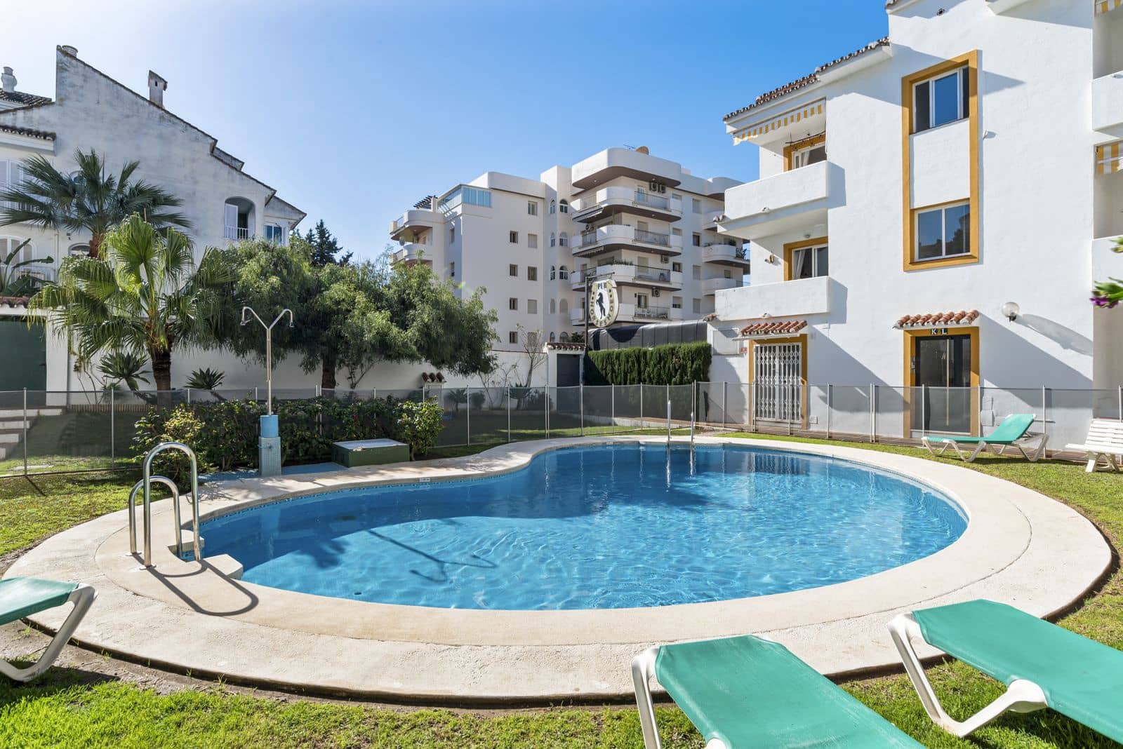 Apartamento de 2 habitaciones en Nueva Andalucia en venta - 350.000 € (Ref: 9796336)