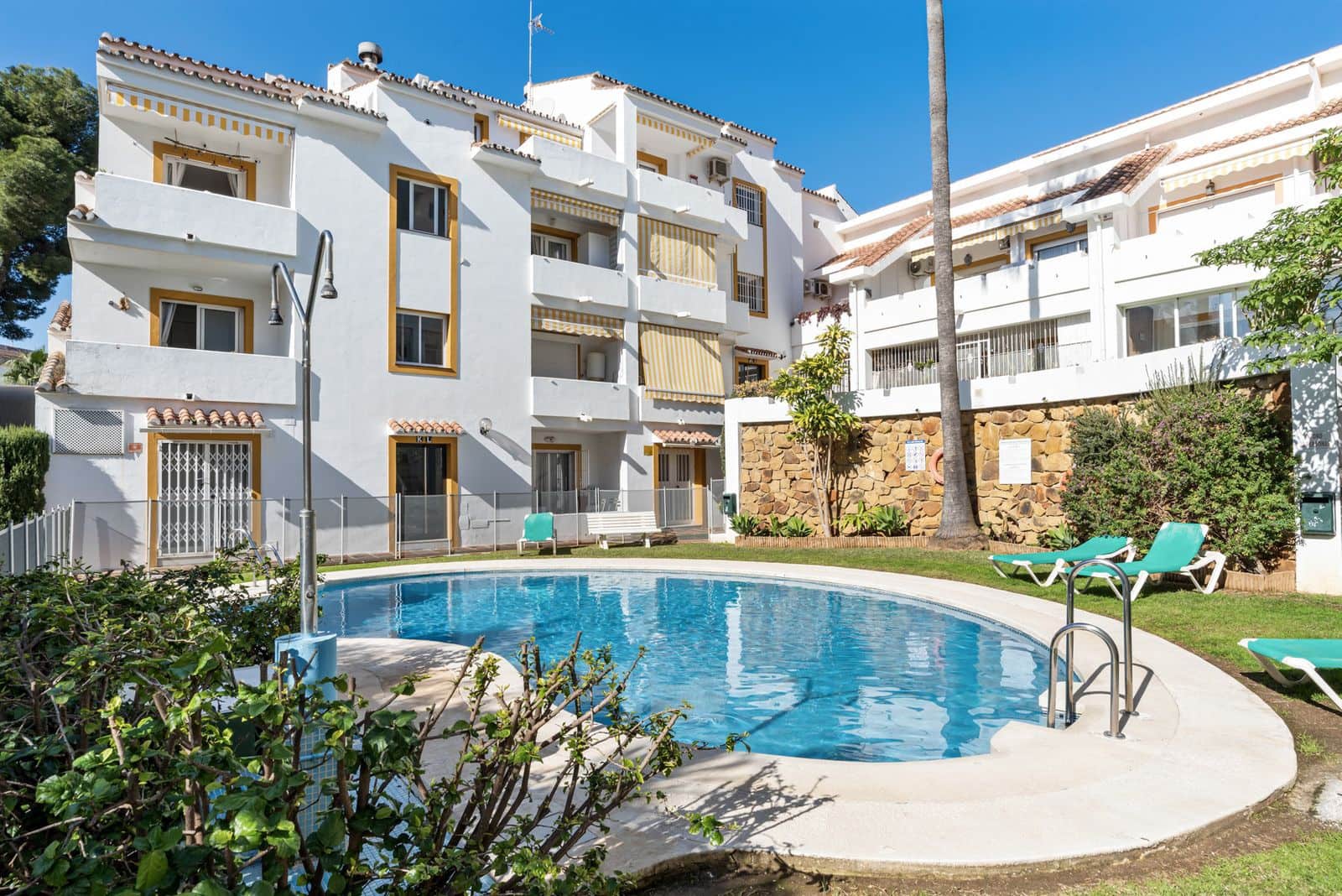 Apartamento de 2 habitaciones en Nueva Andalucia en venta - 350.000 € (Ref: 9796336)