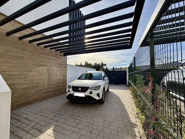 Pareado de 3 habitaciones en Atalaya-Isdabe, Estepona en venta - 745.000 € (Ref: 9796339)