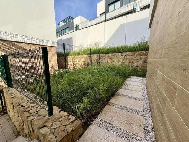 Pareado de 3 habitaciones en Atalaya-Isdabe, Estepona en venta - 745.000 € (Ref: 9796339)