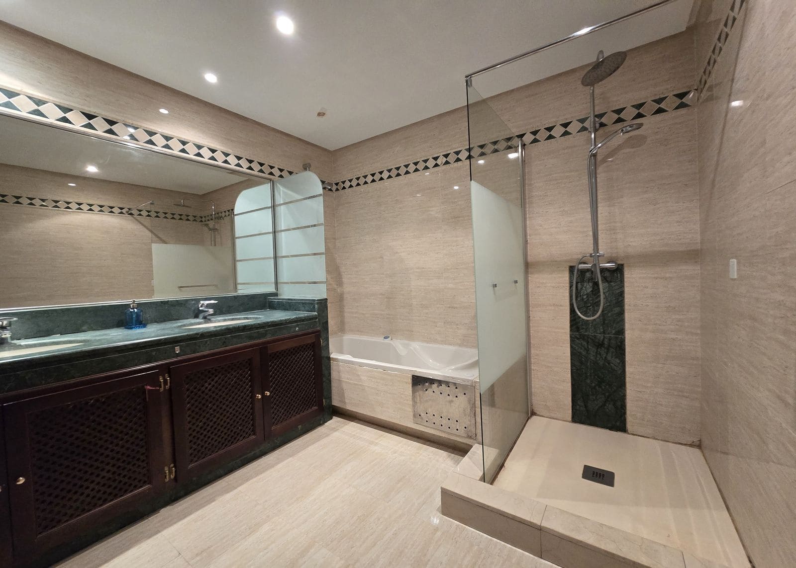 Apartamento de 2 habitaciones en La Mairena en venta - 360.000 € (Ref: 9796340)