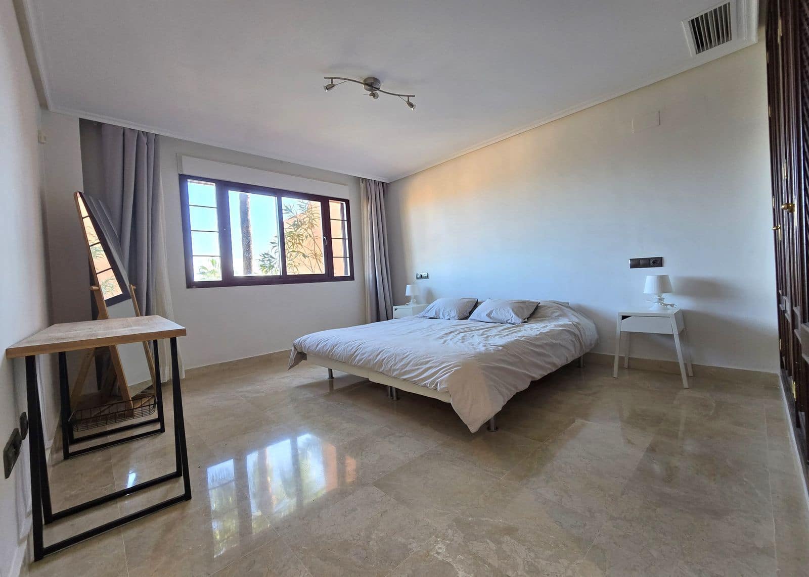 Apartamento de 2 habitaciones en La Mairena en venta - 360.000 € (Ref: 9796340)