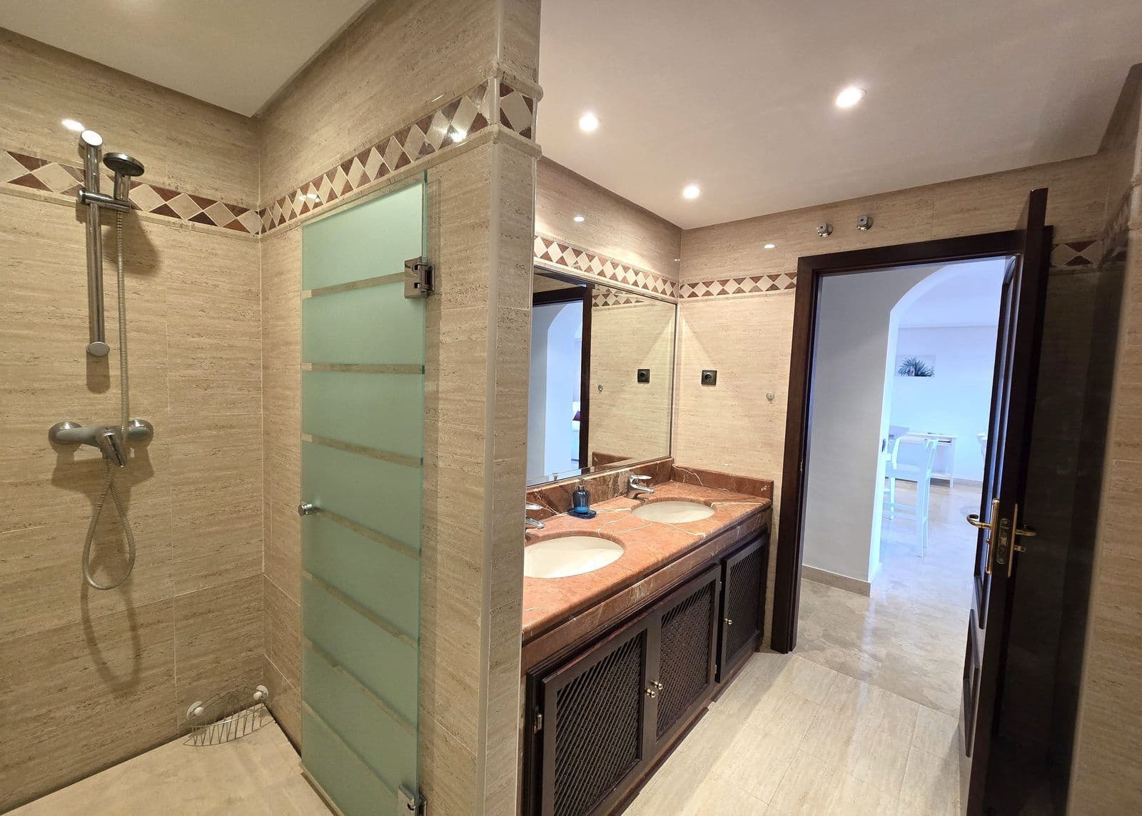 Apartamento de 2 habitaciones en La Mairena en venta - 360.000 € (Ref: 9796340)