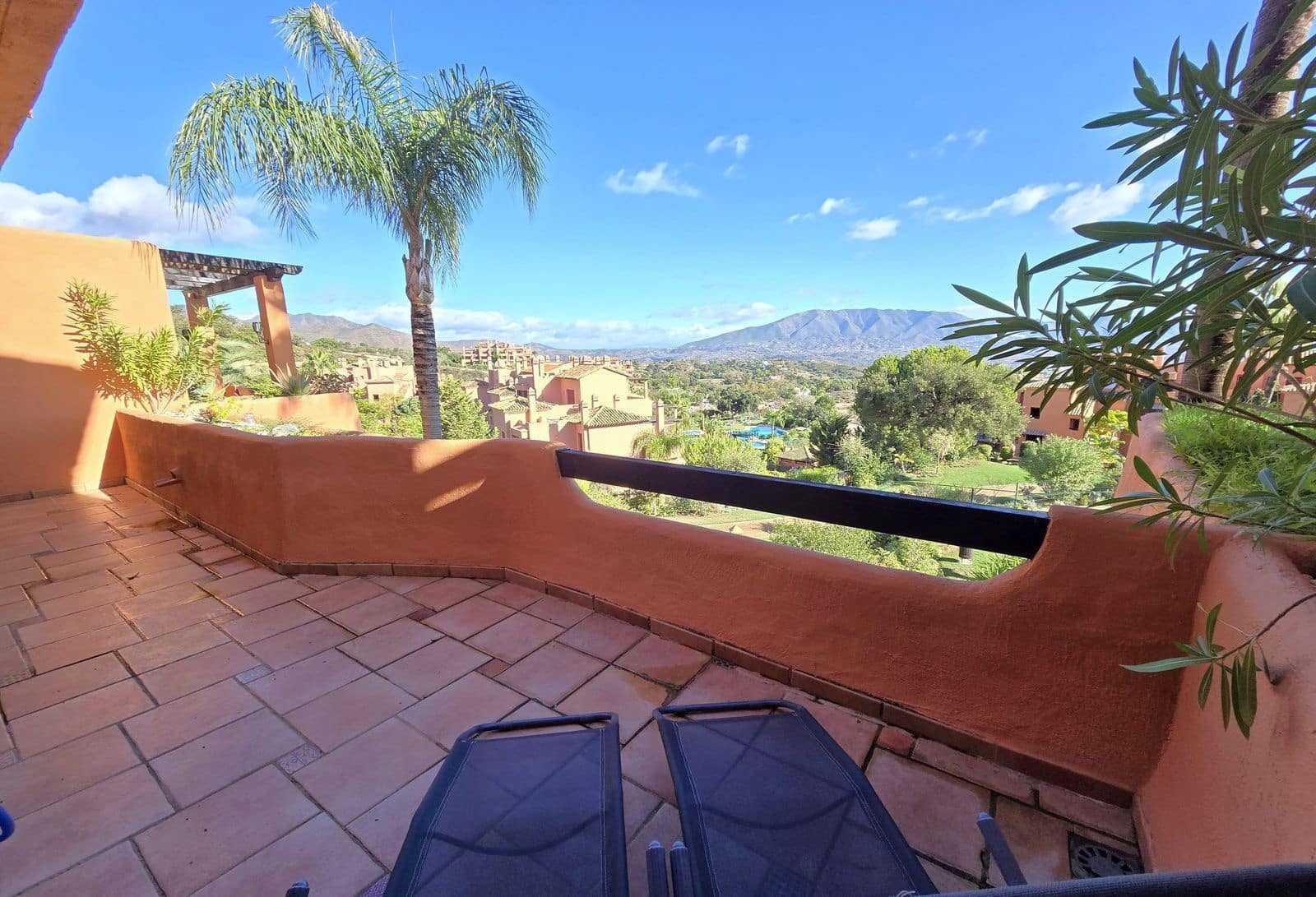 Apartamento de 2 habitaciones en La Mairena en venta - 360.000 € (Ref: 9796340)