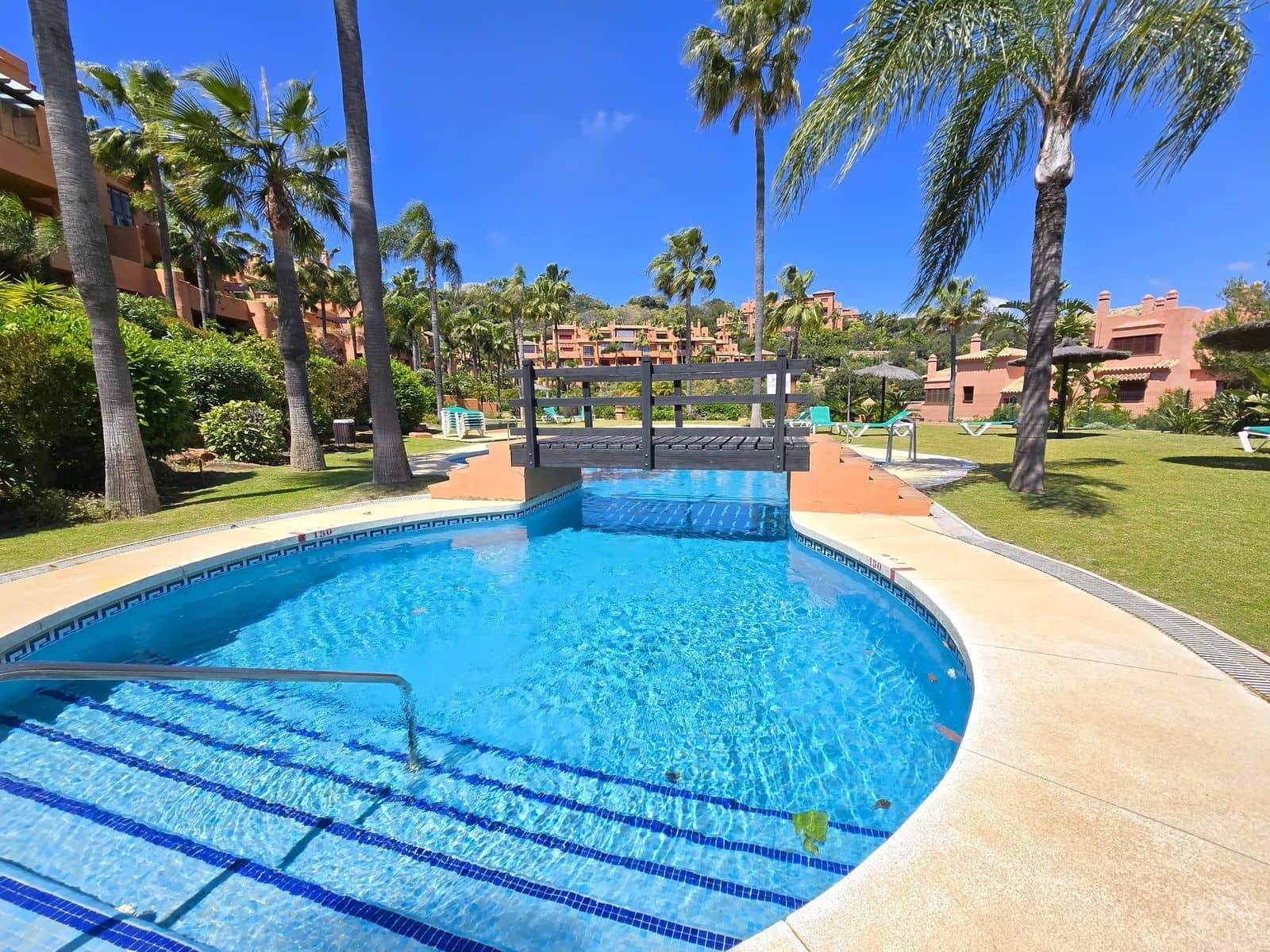 Apartamento de 2 habitaciones en La Mairena en venta - 360.000 € (Ref: 9796340)