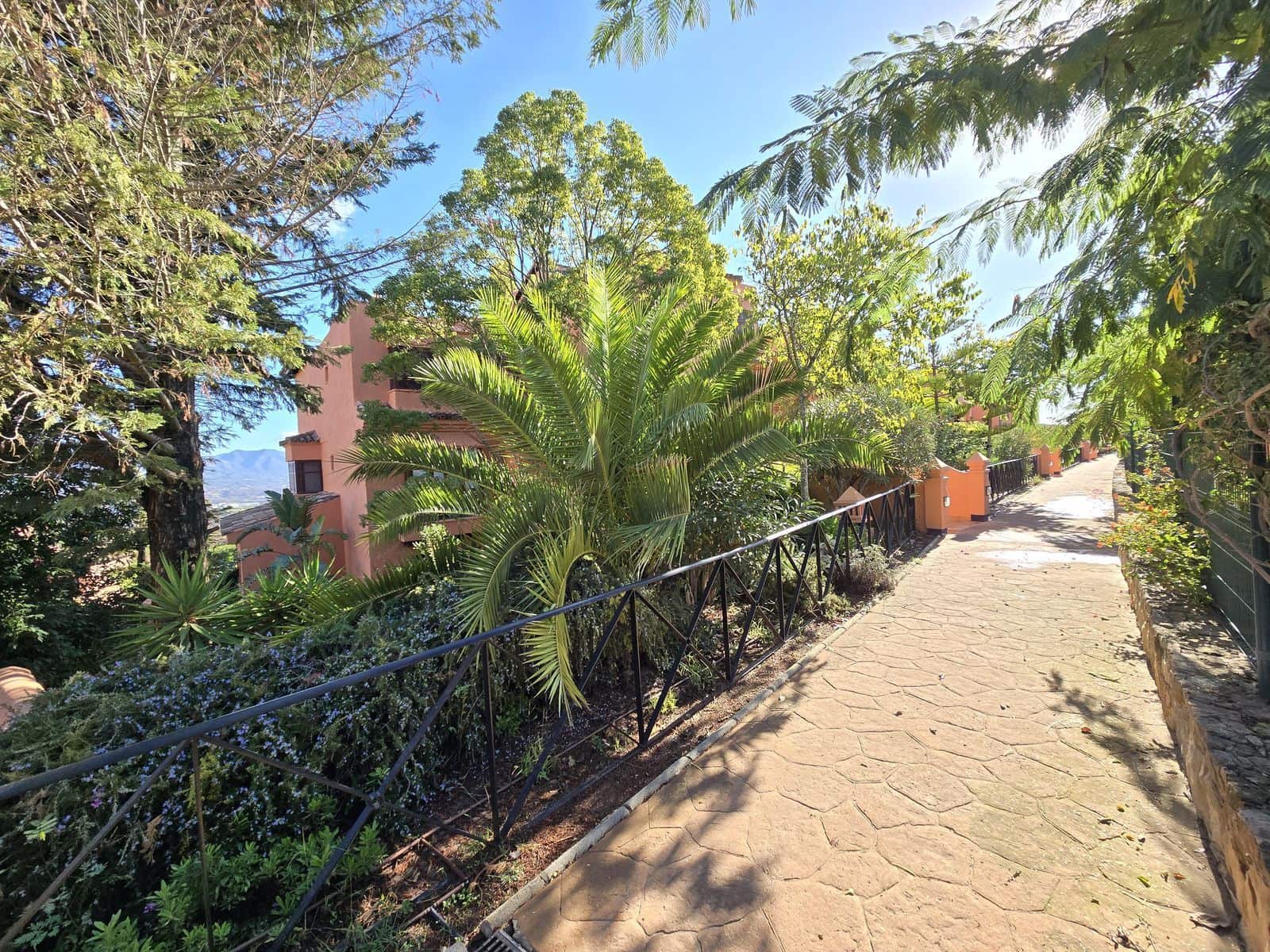 Apartamento de 2 habitaciones en La Mairena en venta - 360.000 € (Ref: 9796340)