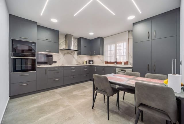 3 quarto Moradia Geminada para venda em Bel-Air, Estepona - 990 000 € (Ref: 9796346)