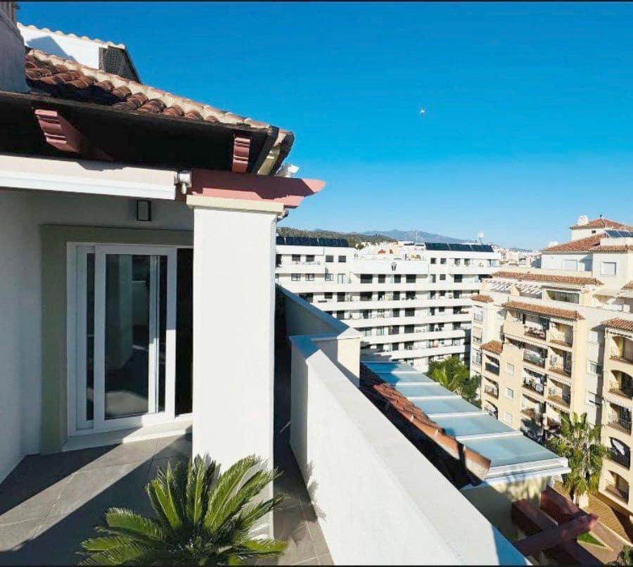 2 soveværelse Penthouse til salg i Estepona - € 749.000 (Ref: 9796353)