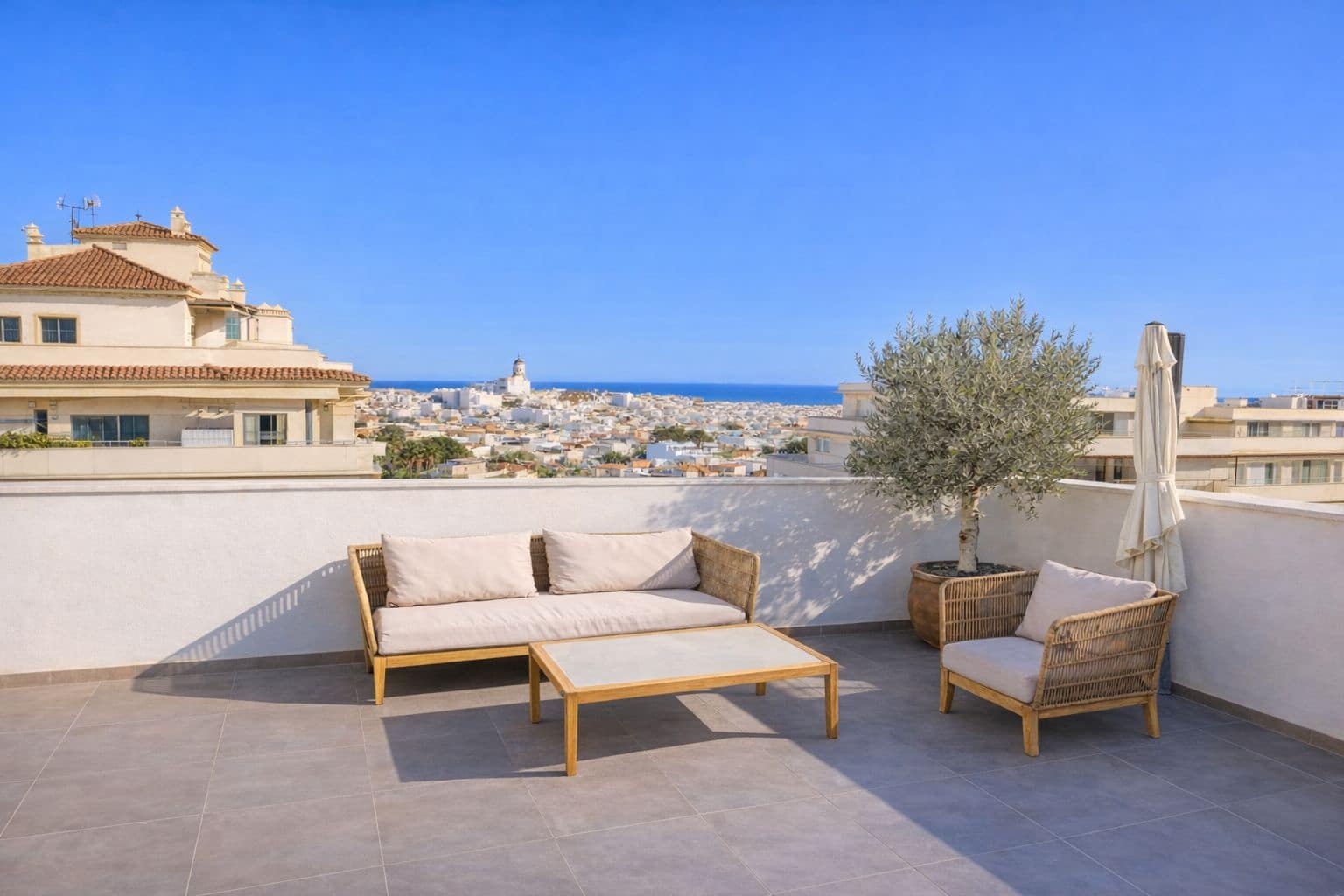 2 soveværelse Penthouse til salg i Estepona - € 749.000 (Ref: 9796353)