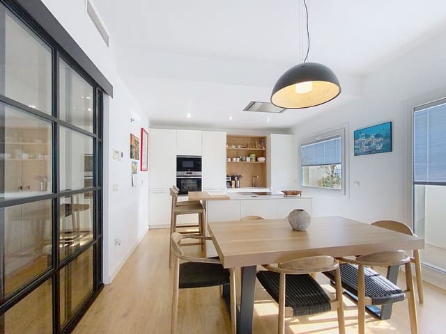 2 soveværelse Penthouse til salg i Estepona - € 749.000 (Ref: 9796353)