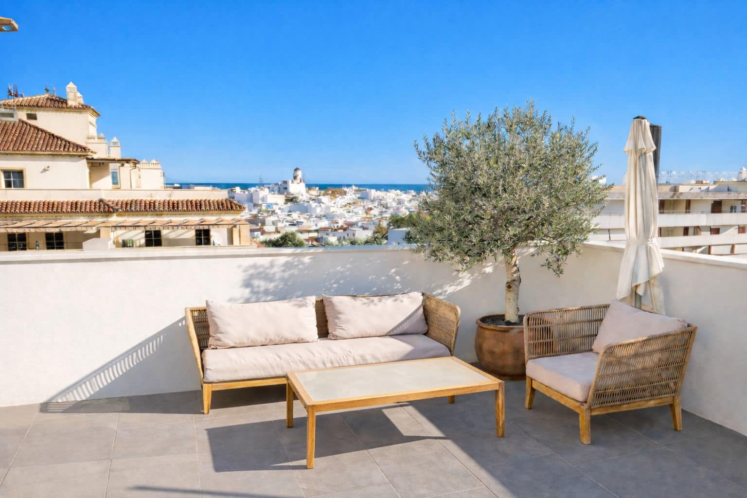 2 soveværelse Penthouse til salg i Estepona - € 749.000 (Ref: 9796353)