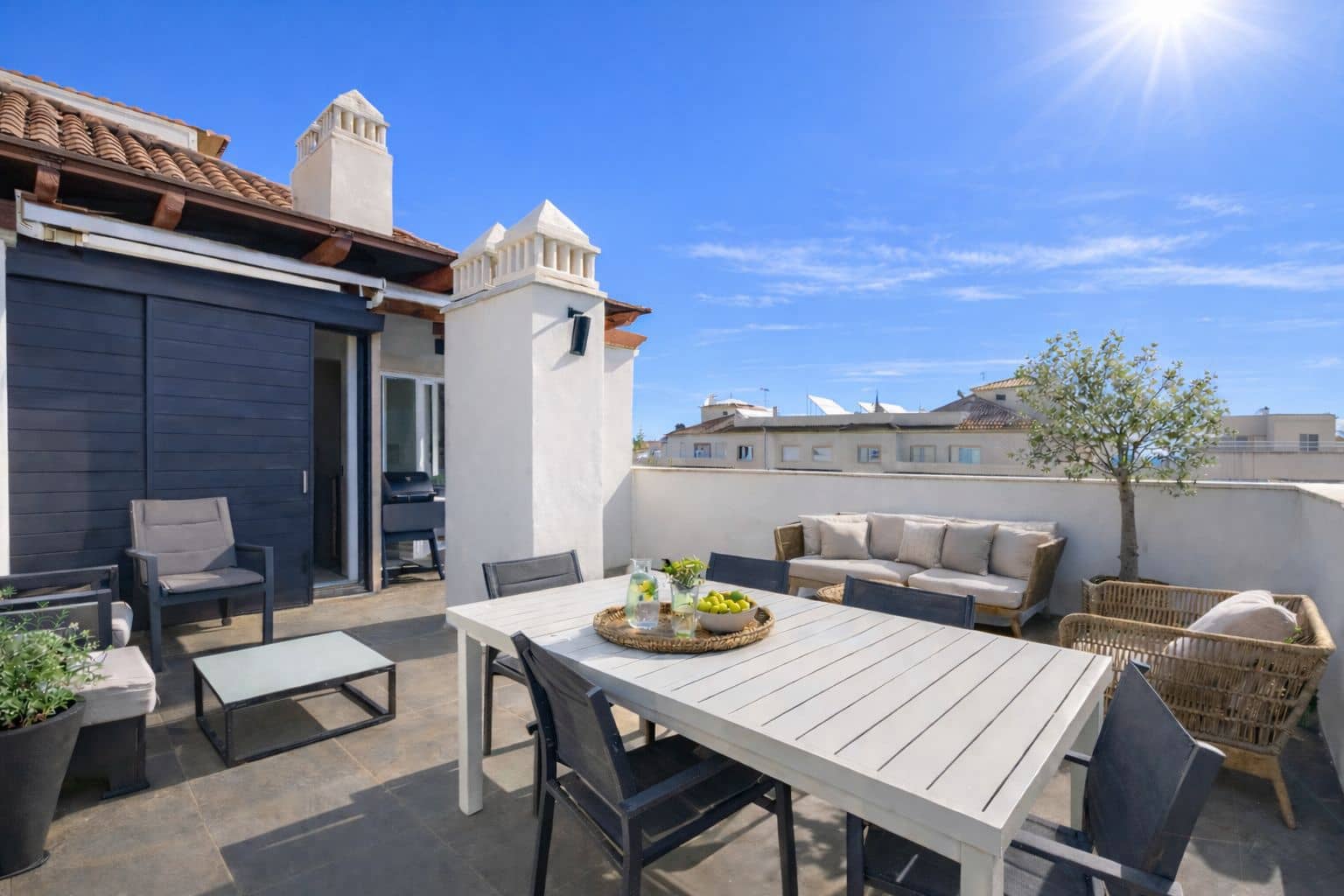 2 soveværelse Penthouse til salg i Estepona - € 749.000 (Ref: 9796353)