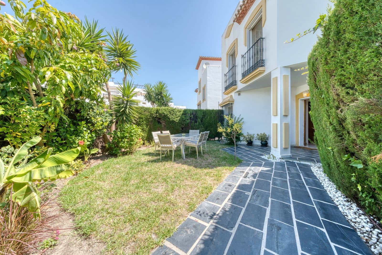 3 bedroom Townhouse for sale in New Golden Mile - € 495,000 (Ref: 9796357)