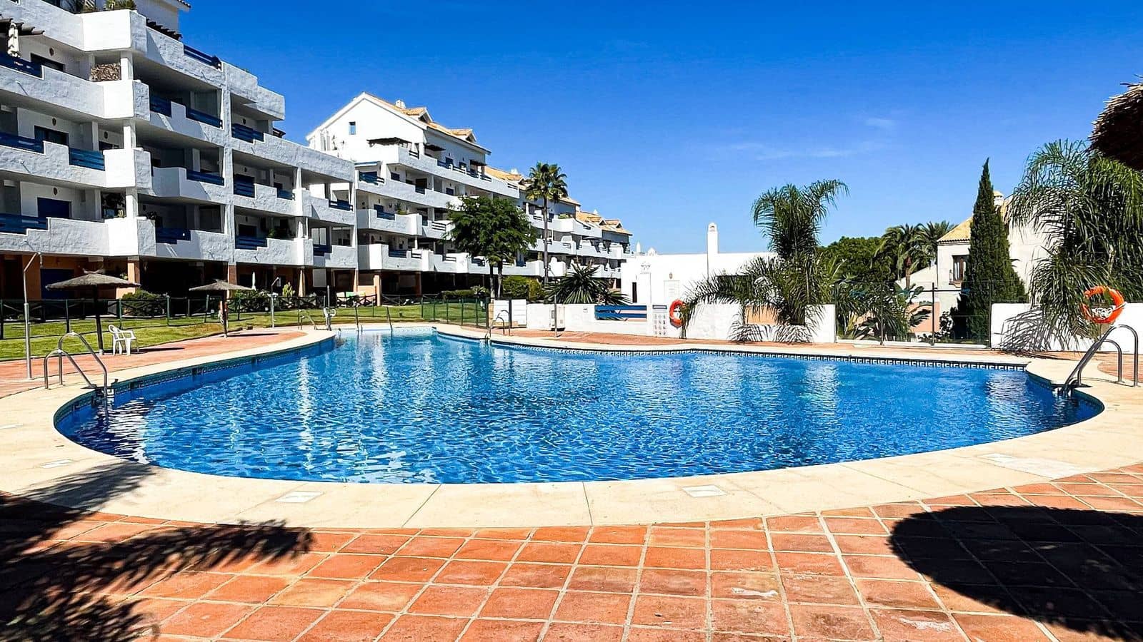 2 sypialnia Apartament na sprzedaż w La Duquesa / Puerto de la Duquesa - 325 000 € (Ref: 9796358)