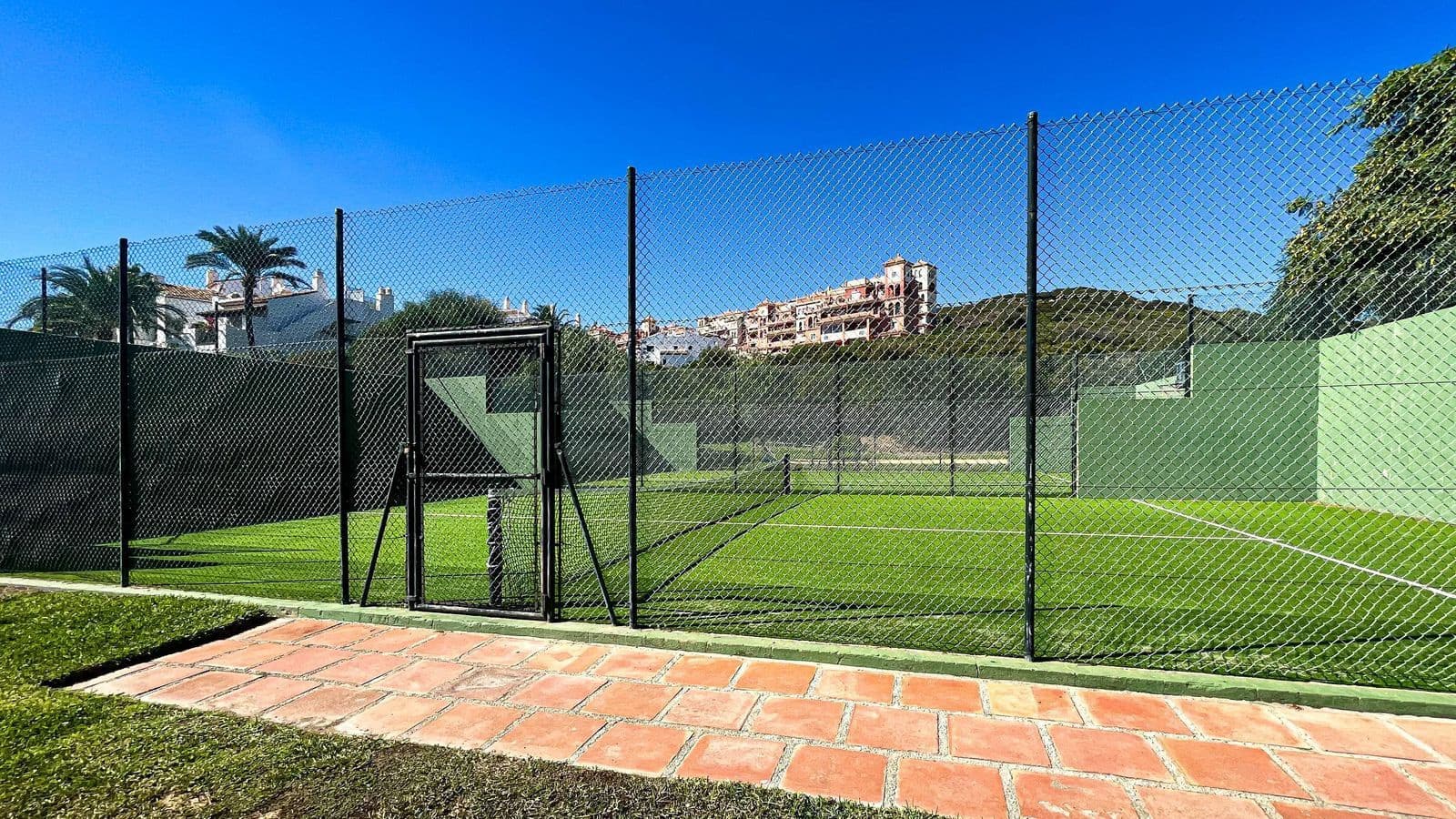 2 sypialnia Apartament na sprzedaż w La Duquesa / Puerto de la Duquesa - 325 000 € (Ref: 9796358)