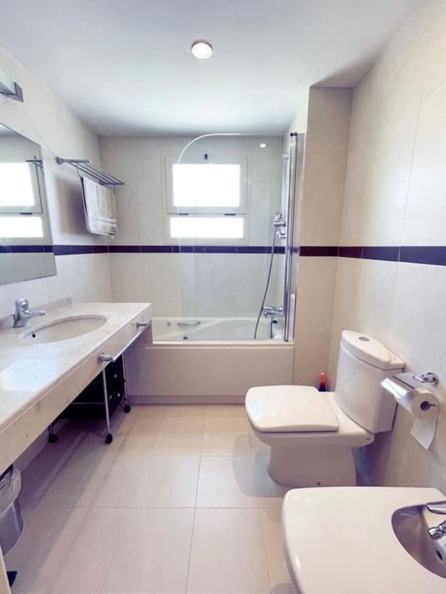 Apartamento de 2 habitaciones en Mijas Costa en venta - 419.000 € (Ref: 9796365)