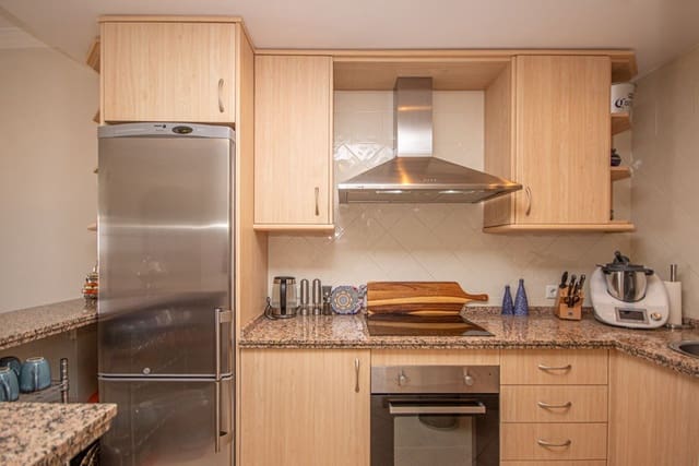 2 soveværelse Lejlighed til salg i Elviria, Marbella - € 389.000 (Ref: 9796373)