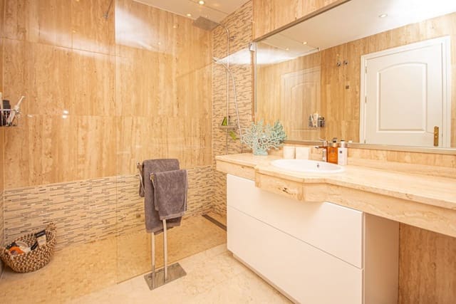 2 soveværelse Lejlighed til salg i Elviria, Marbella - € 389.000 (Ref: 9796373)