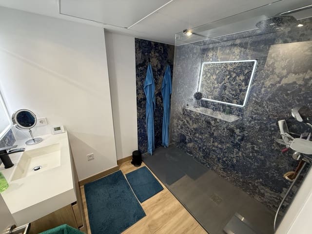 2 soveværelse Lejlighed til salg i Elviria, Marbella - € 550.000 (Ref: 9796380)