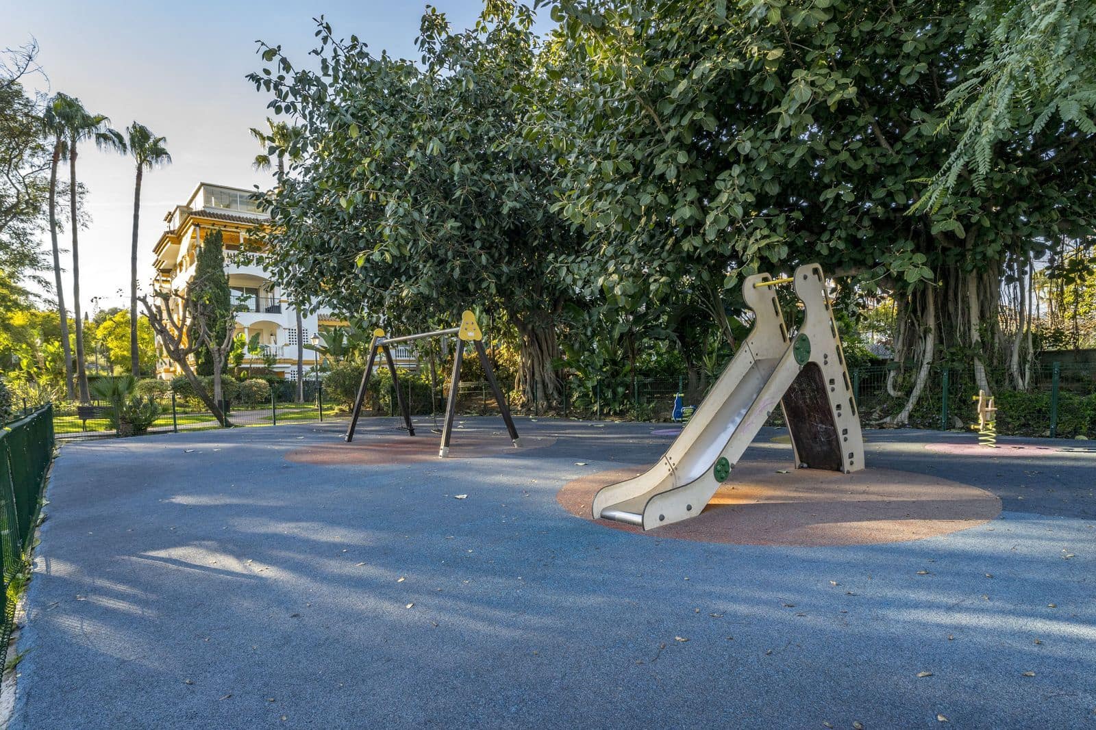 2 chambre Appartement à vendre à Puerto Banus - 430 000 € (Ref: 9796382)