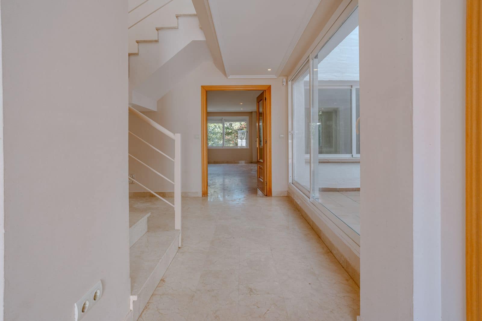 Pareado de 3 habitaciones en Nueva Andalucia en venta - 550.000 € (Ref: 9796383)