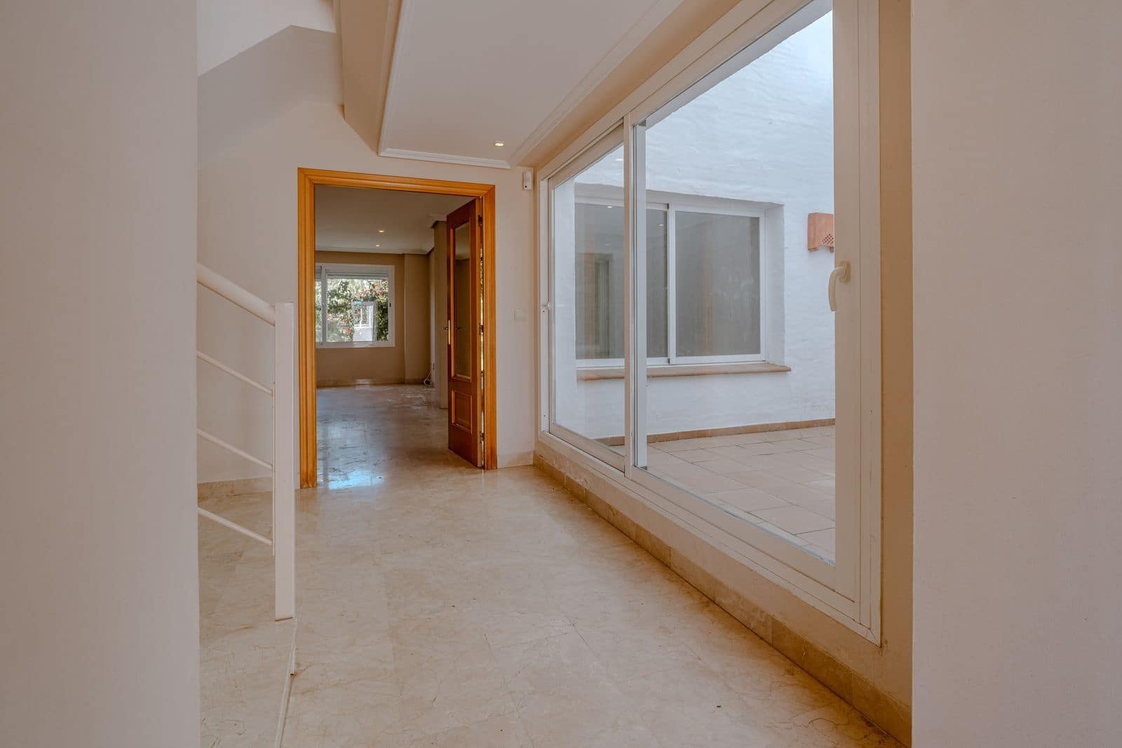 Pareado de 3 habitaciones en Nueva Andalucia en venta - 550.000 € (Ref: 9796383)