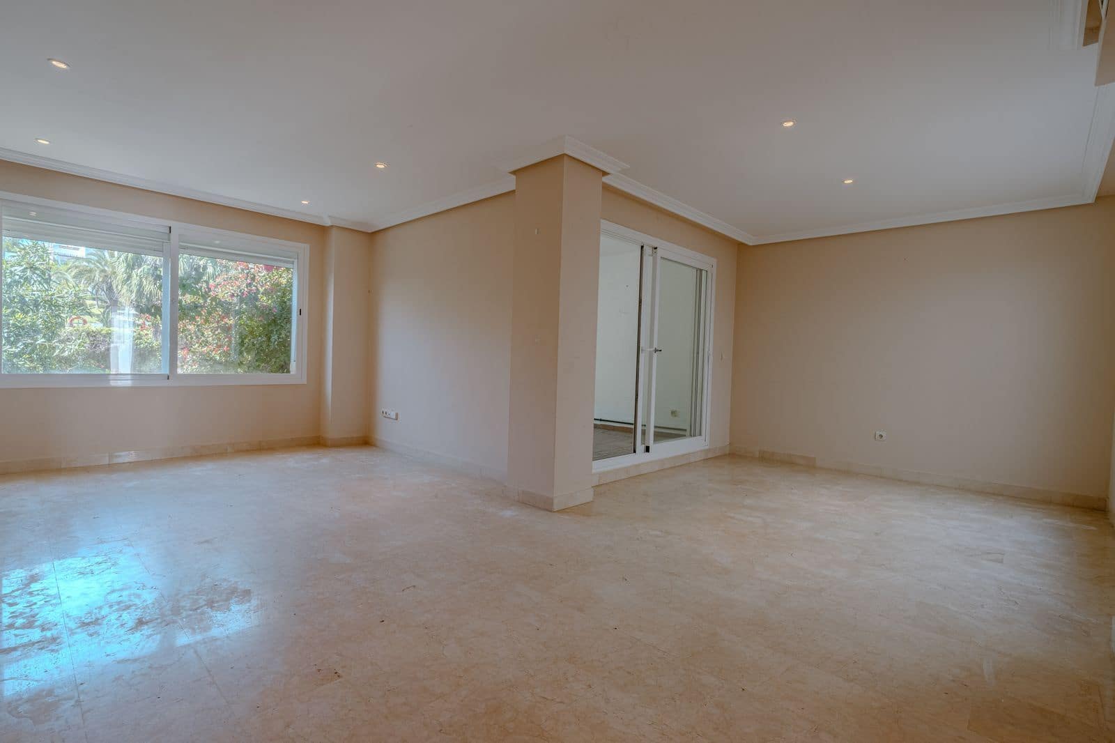 Pareado de 3 habitaciones en Nueva Andalucia en venta - 550.000 € (Ref: 9796383)