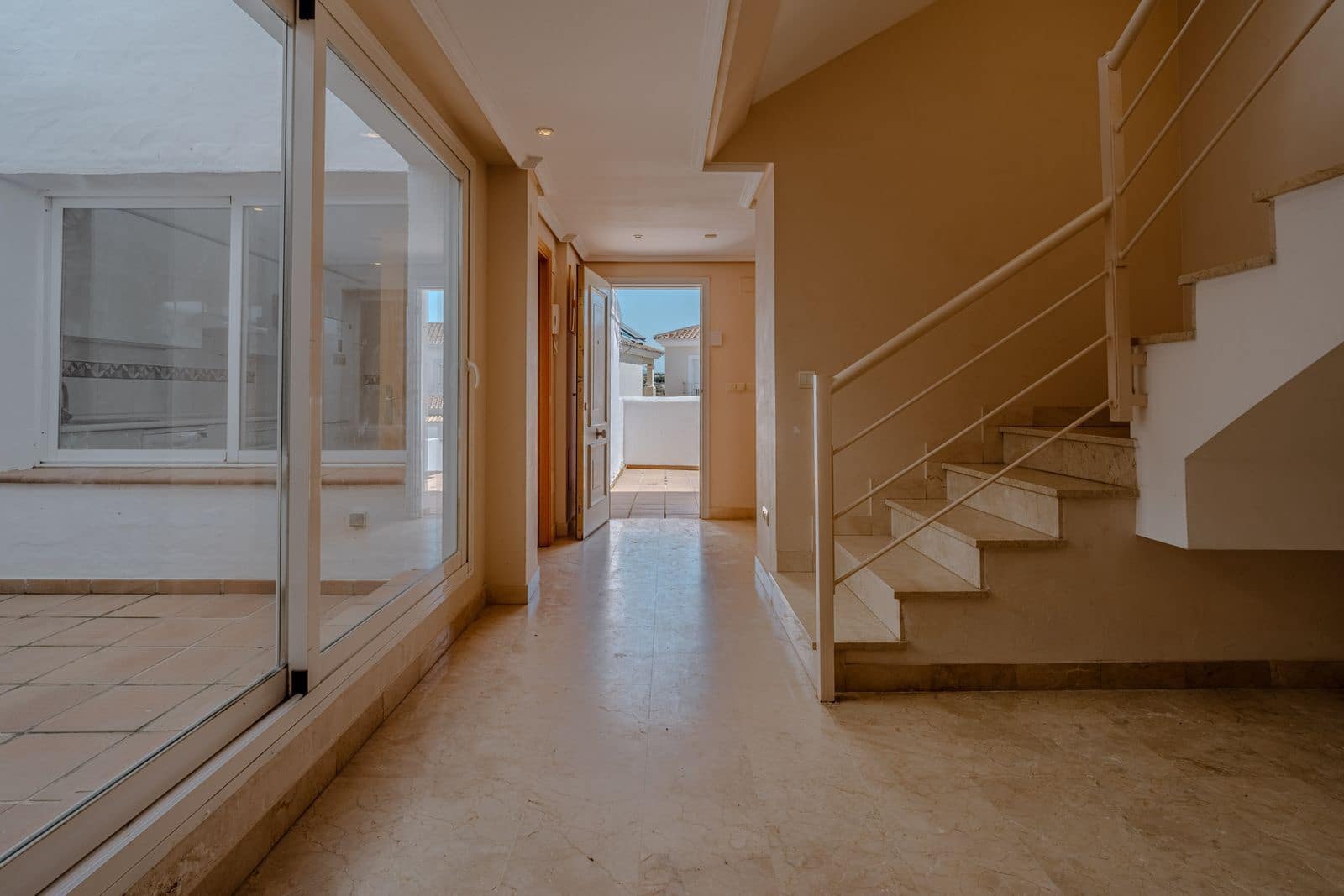 Pareado de 3 habitaciones en Nueva Andalucia en venta - 550.000 € (Ref: 9796383)