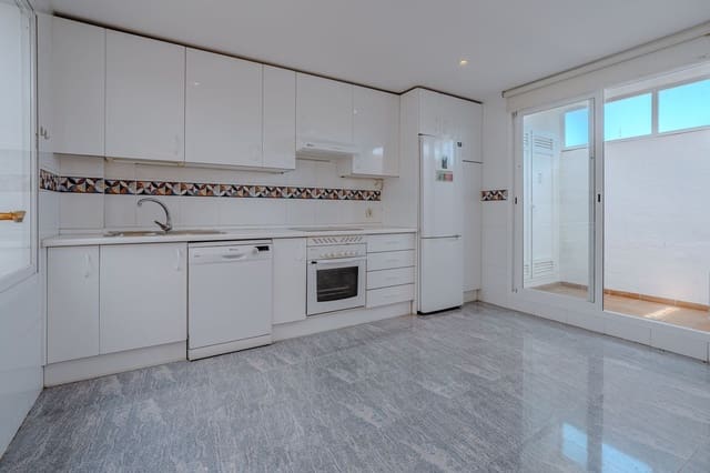 Pareado de 3 habitaciones en Nueva Andalucia, Marbella en venta - 550.000 € (Ref: 9796383)