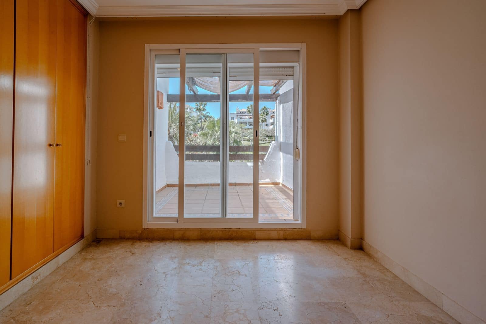 Pareado de 3 habitaciones en Nueva Andalucia en venta - 550.000 € (Ref: 9796383)