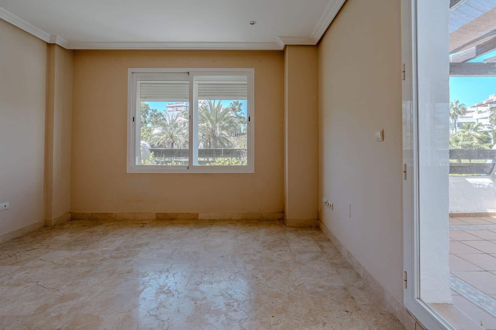 Pareado de 3 habitaciones en Nueva Andalucia en venta - 550.000 € (Ref: 9796383)