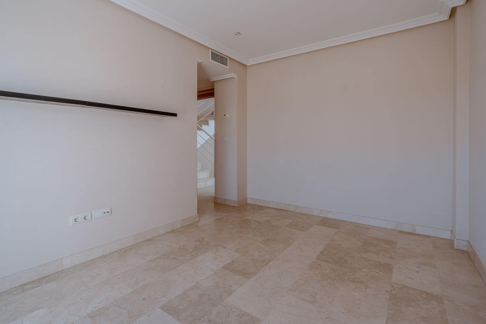 Pareado de 3 habitaciones en Nueva Andalucia en venta - 550.000 € (Ref: 9796383)