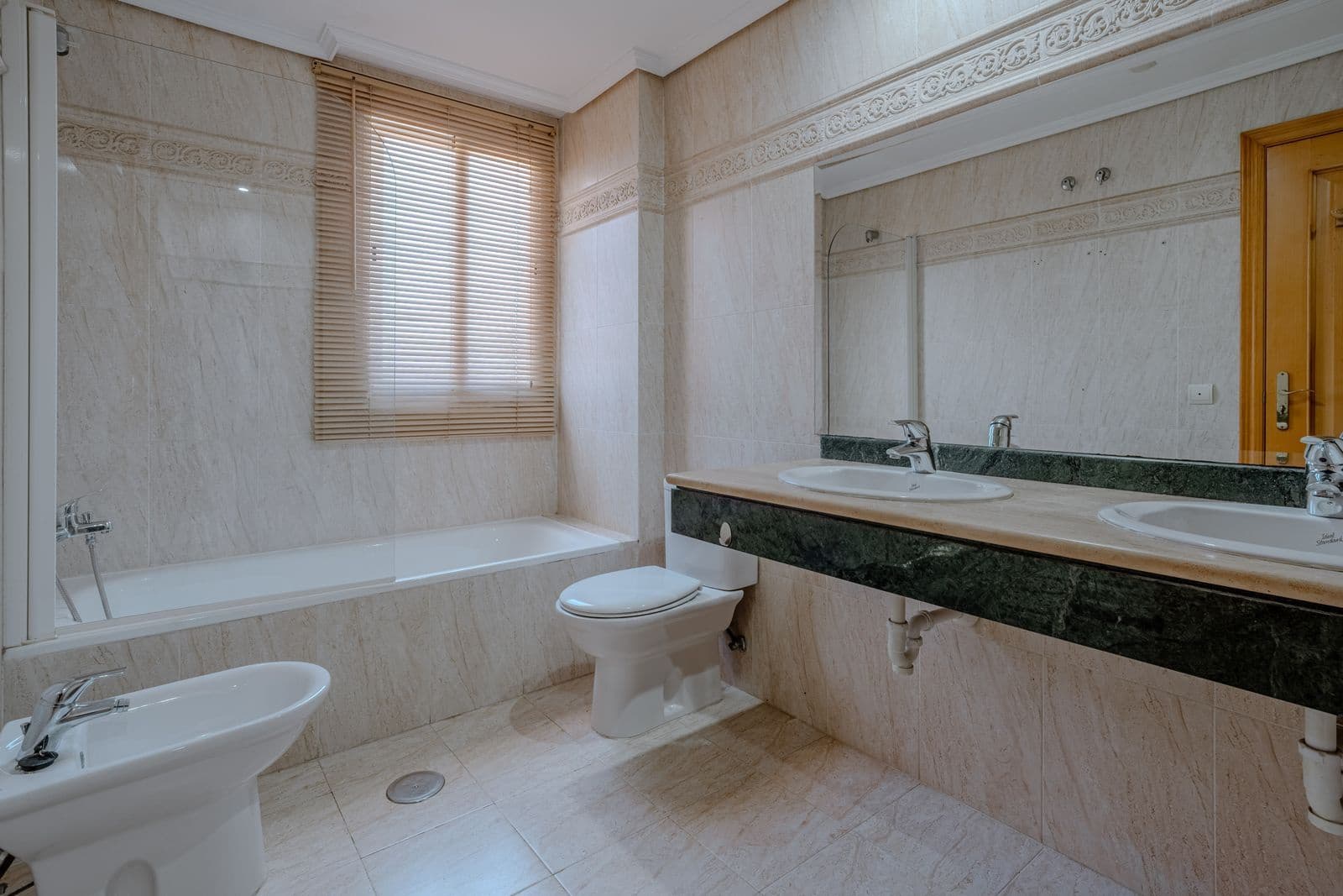 Pareado de 3 habitaciones en Nueva Andalucia en venta - 550.000 € (Ref: 9796383)