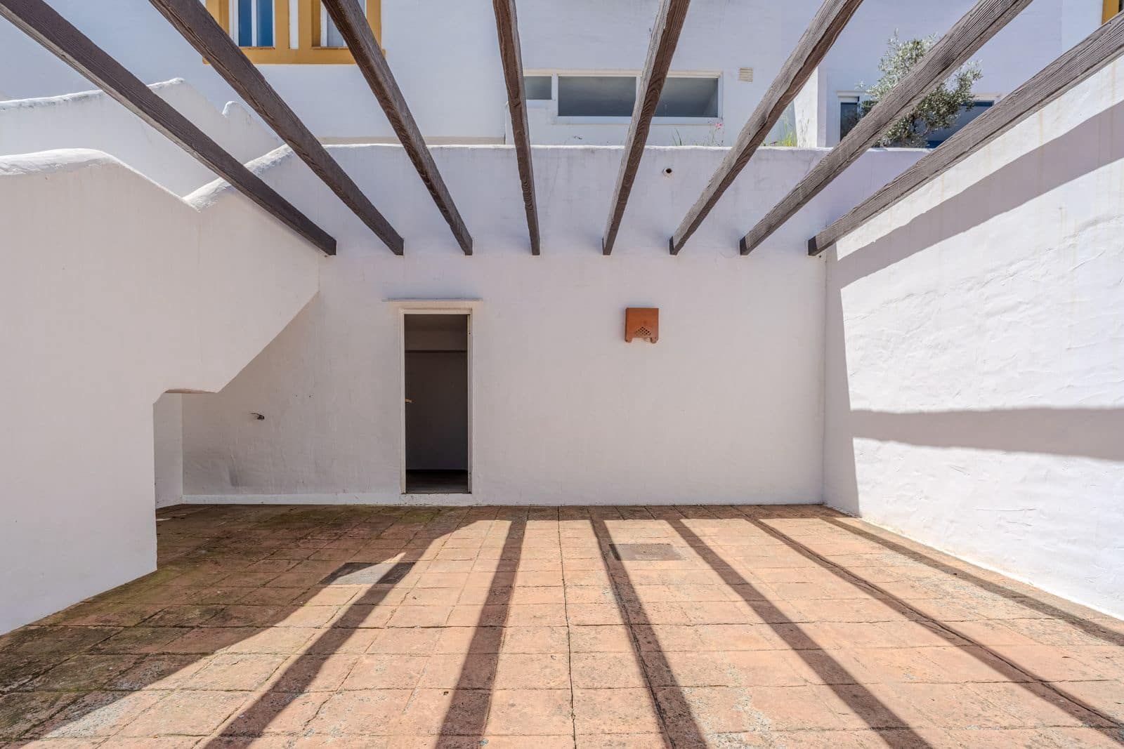 Pareado de 3 habitaciones en Nueva Andalucia en venta - 550.000 € (Ref: 9796383)