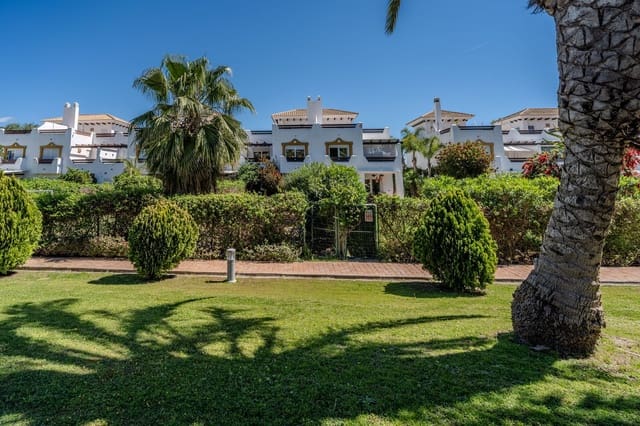 Pareado de 3 habitaciones en Nueva Andalucia, Marbella en venta - 550.000 € (Ref: 9796383)