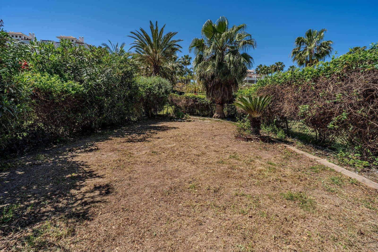 Pareado de 3 habitaciones en Nueva Andalucia en venta - 550.000 € (Ref: 9796383)