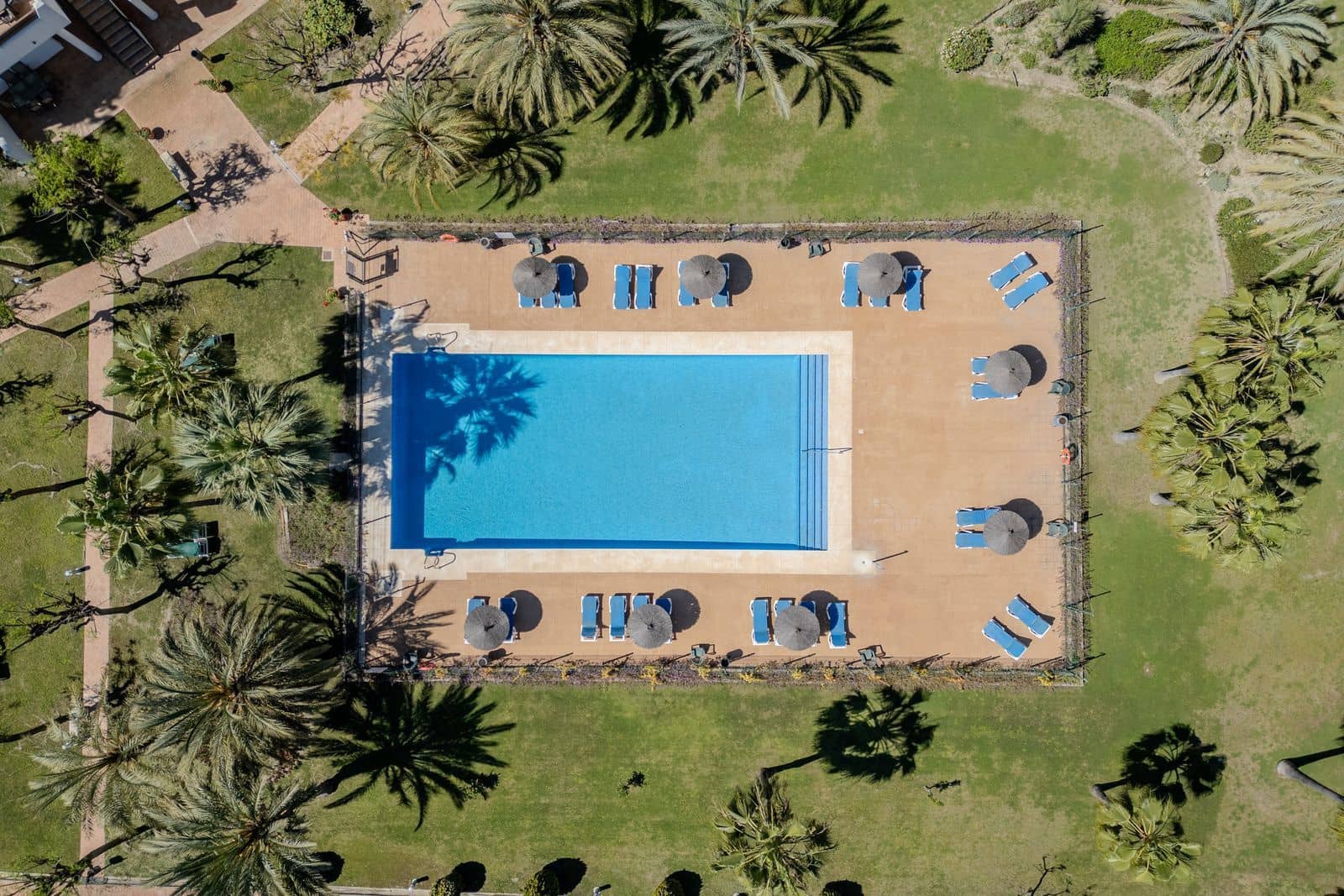 Pareado de 3 habitaciones en Nueva Andalucia en venta - 550.000 € (Ref: 9796383)