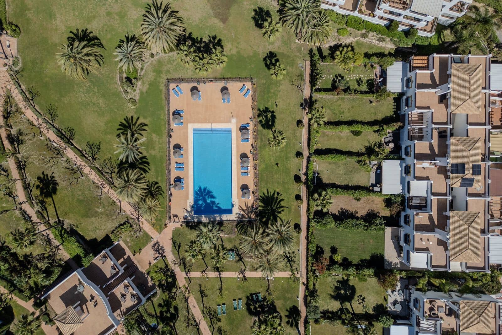 Pareado de 3 habitaciones en Nueva Andalucia en venta - 550.000 € (Ref: 9796383)