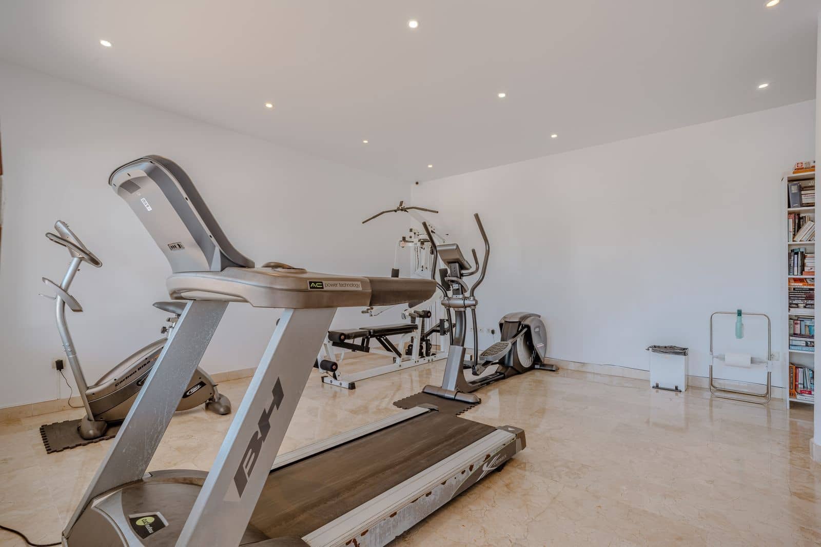 Pareado de 3 habitaciones en Nueva Andalucia en venta - 550.000 € (Ref: 9796383)