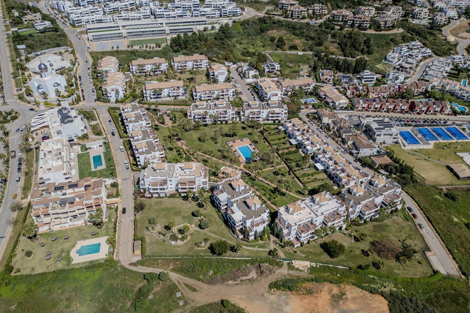 Pareado de 3 habitaciones en Nueva Andalucia en venta - 550.000 € (Ref: 9796383)