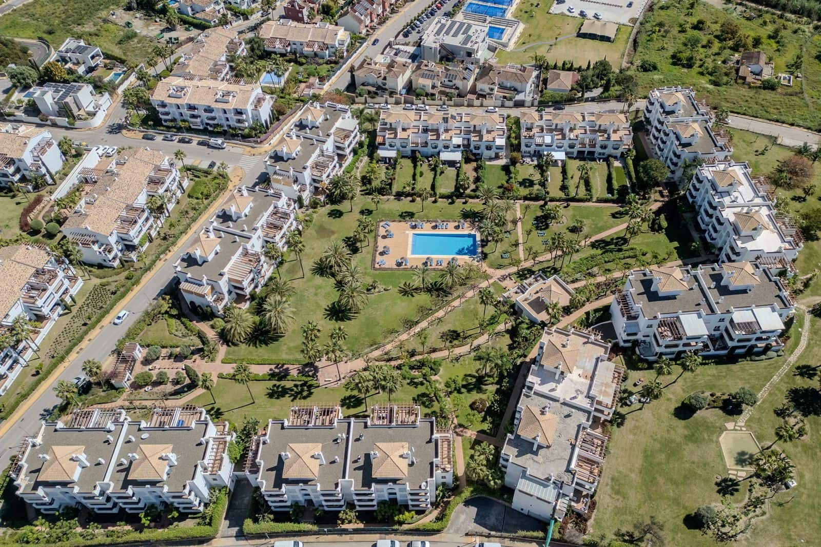 Pareado de 3 habitaciones en Nueva Andalucia en venta - 550.000 € (Ref: 9796383)