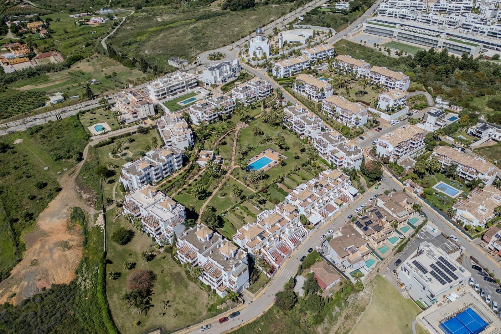 Pareado de 3 habitaciones en Nueva Andalucia en venta - 550.000 € (Ref: 9796383)