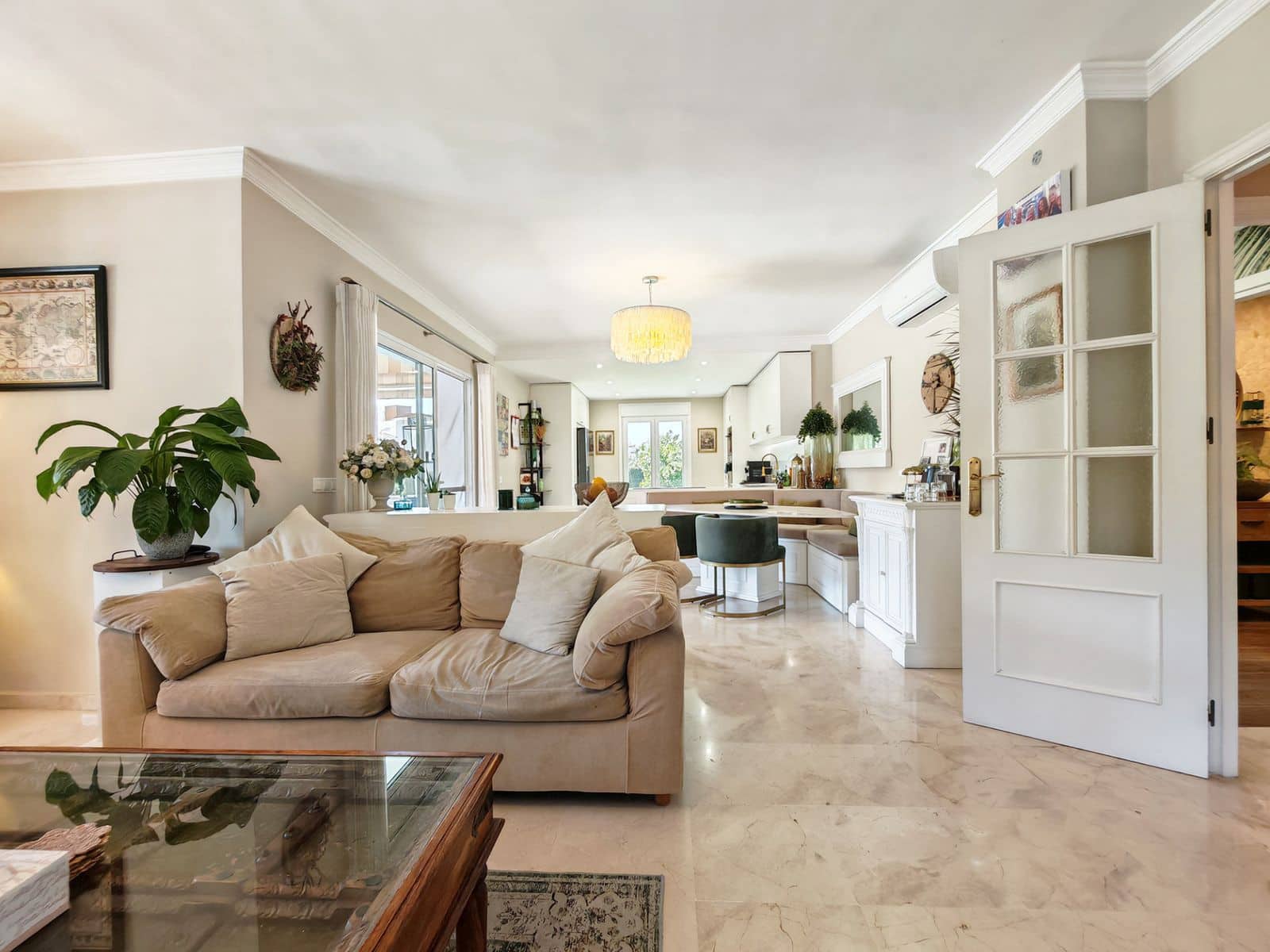 4 bedroom Villa for sale in Calahonda - € 1,150,000 (Ref: 9796407)