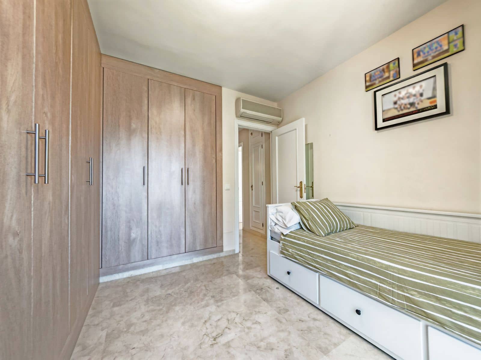 4 bedroom Villa for sale in Calahonda - € 1,150,000 (Ref: 9796407)