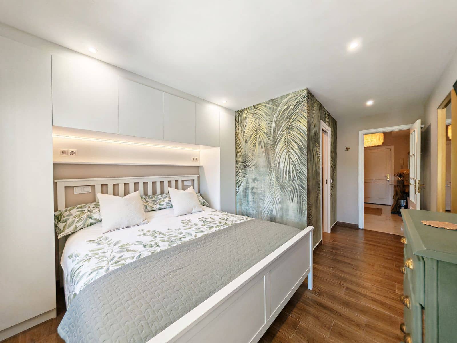 4 bedroom Villa for sale in Calahonda - € 1,150,000 (Ref: 9796407)