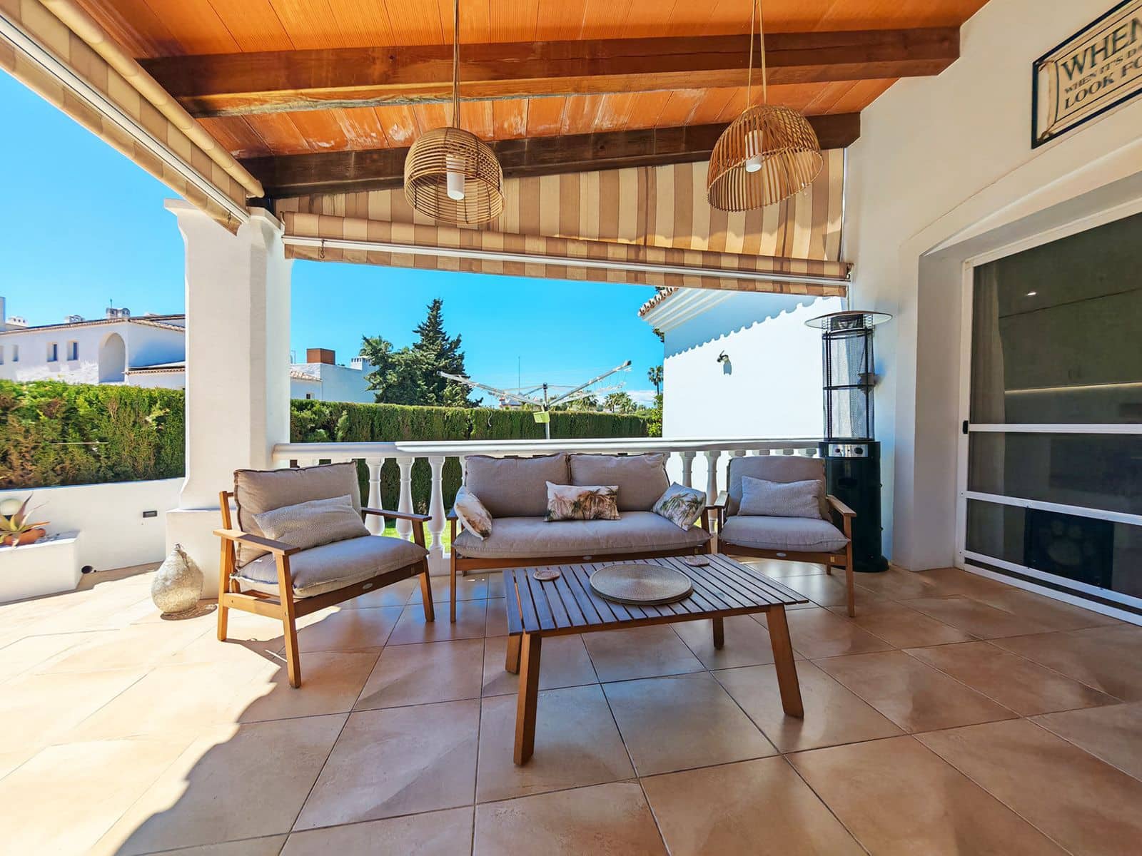 4 bedroom Villa for sale in Calahonda - € 1,150,000 (Ref: 9796407)