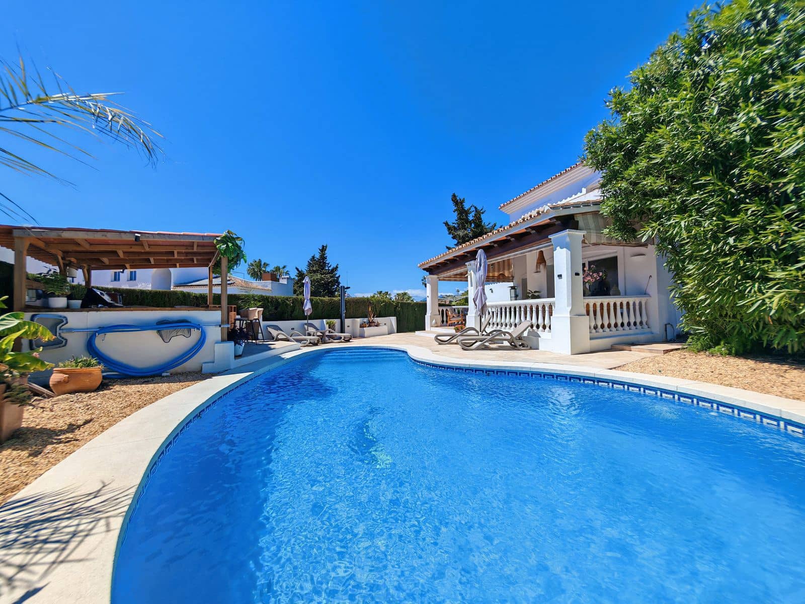 4 bedroom Villa for sale in Calahonda - € 1,150,000 (Ref: 9796407)
