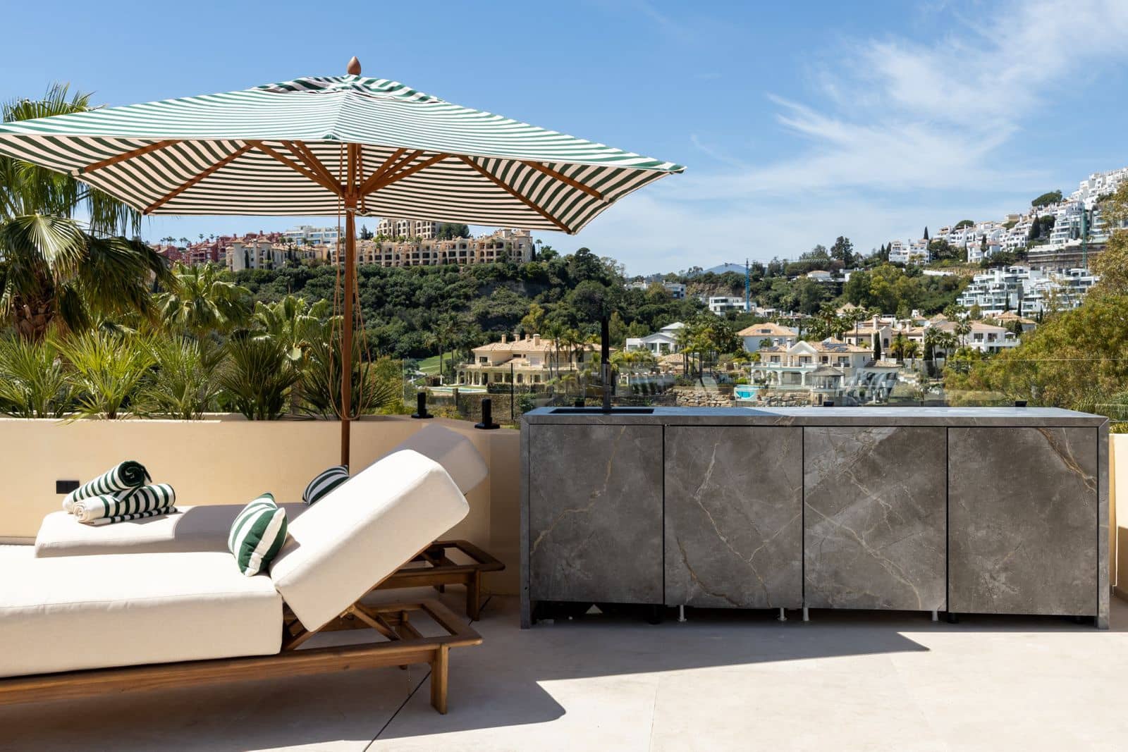 4 bedroom Townhouse for sale in Benahavis - € 1,850,000 (Ref: 9796408)