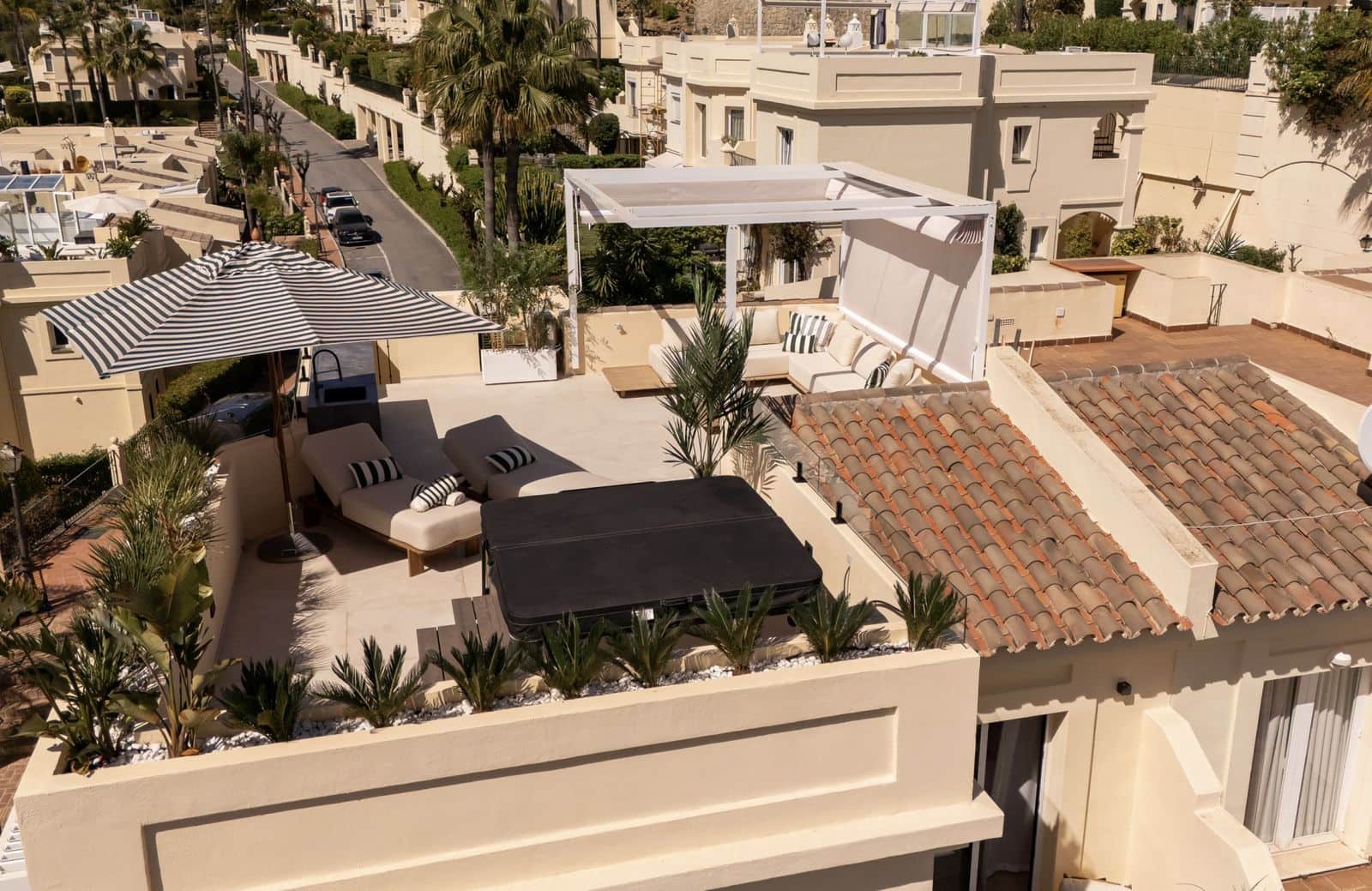 4 bedroom Townhouse for sale in Benahavis - € 1,850,000 (Ref: 9796408)